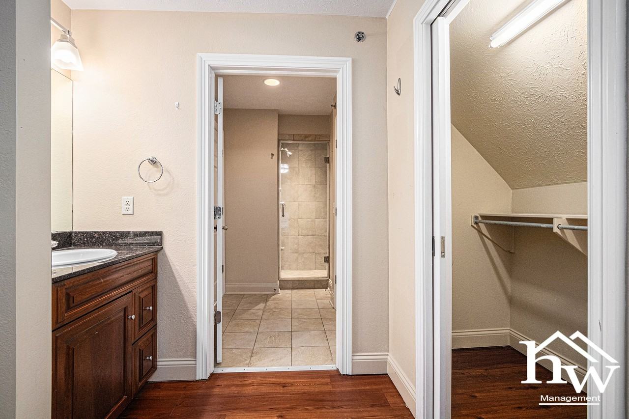 627 N Saint Peter St - Photo 5 of 17