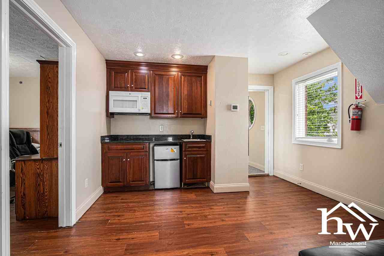 627 N Saint Peter St - Photo 6 of 17