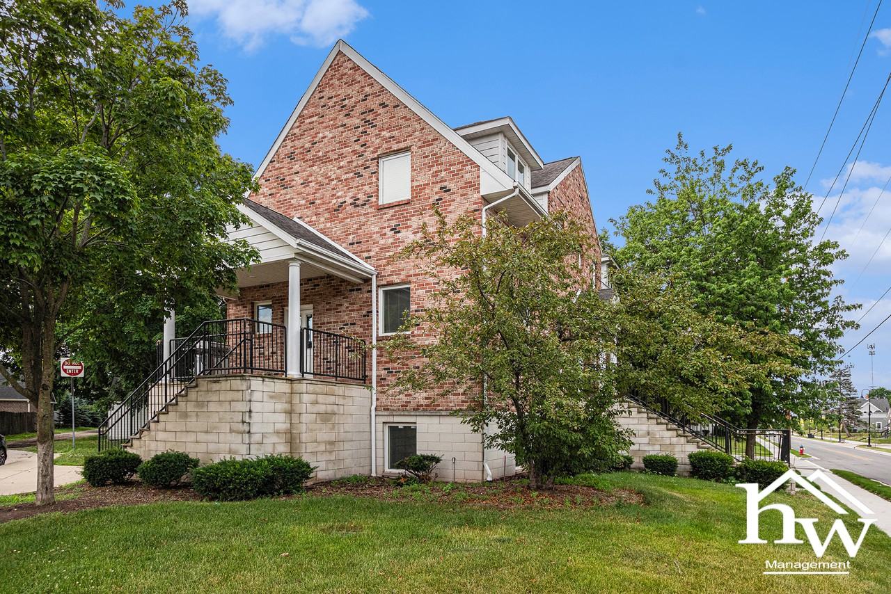 806 S Bend Ave - Photo 3 of 20