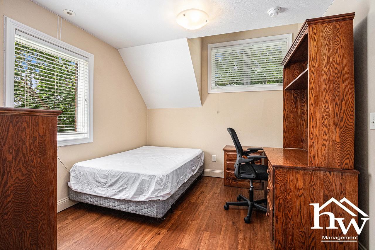 806 S Bend Ave - Photo 7 of 20