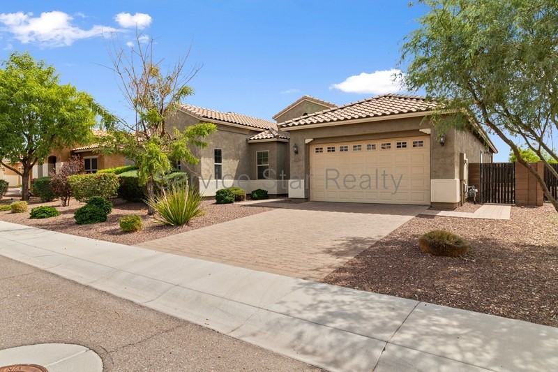 2631 W Rancho Laredo Dr - Photo 2 of 33