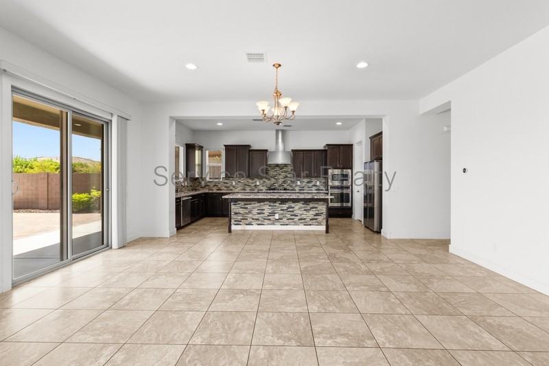 2631 W Rancho Laredo Dr - Photo 5 of 33