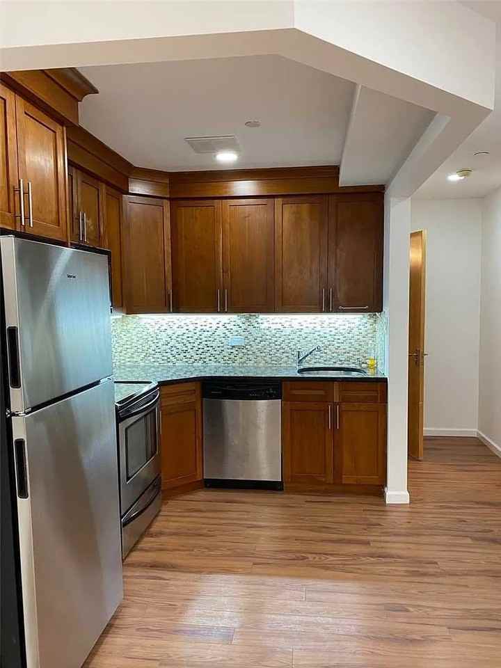 14336 37th Ave #1D - Photo 2 of 10