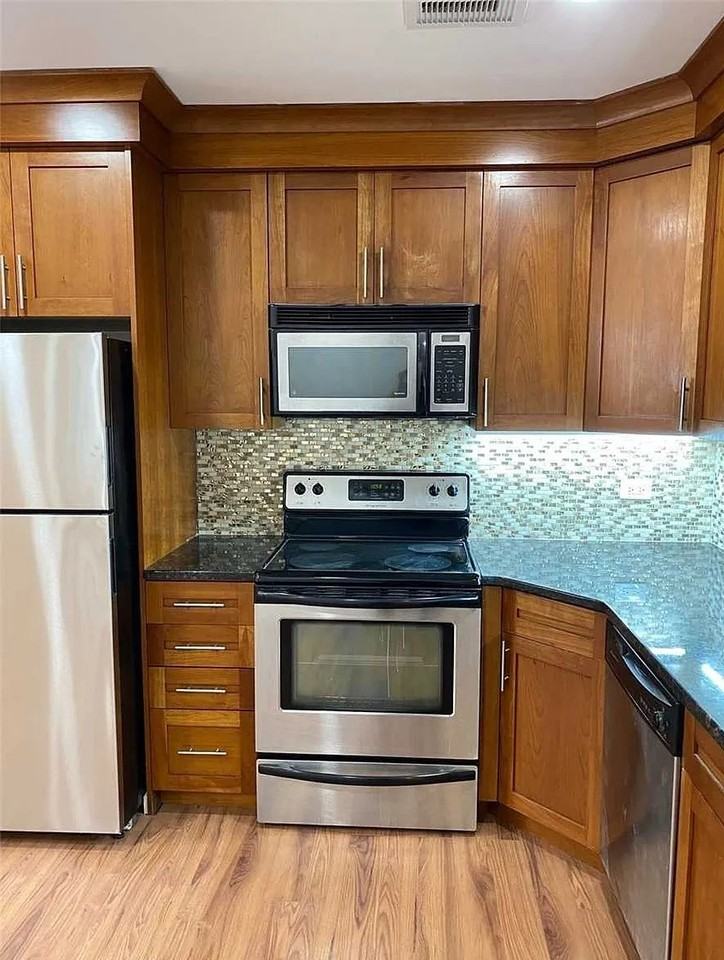 14336 37th Ave #1D - Photo 3 of 10