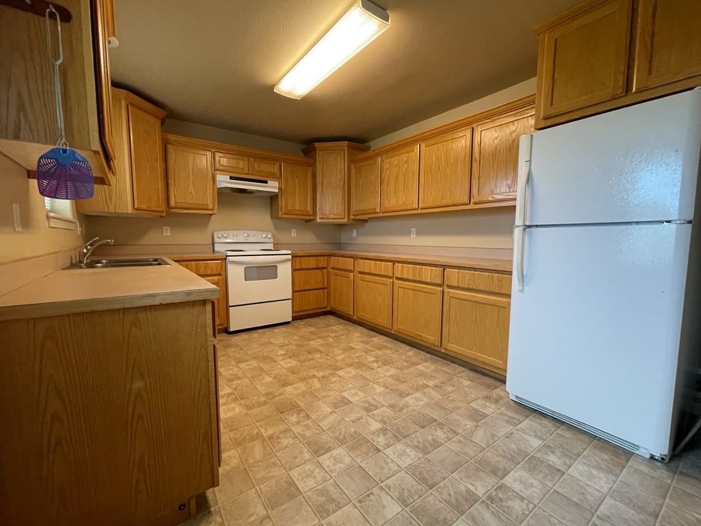 2956 Kent Ave - Photo 2 of 14