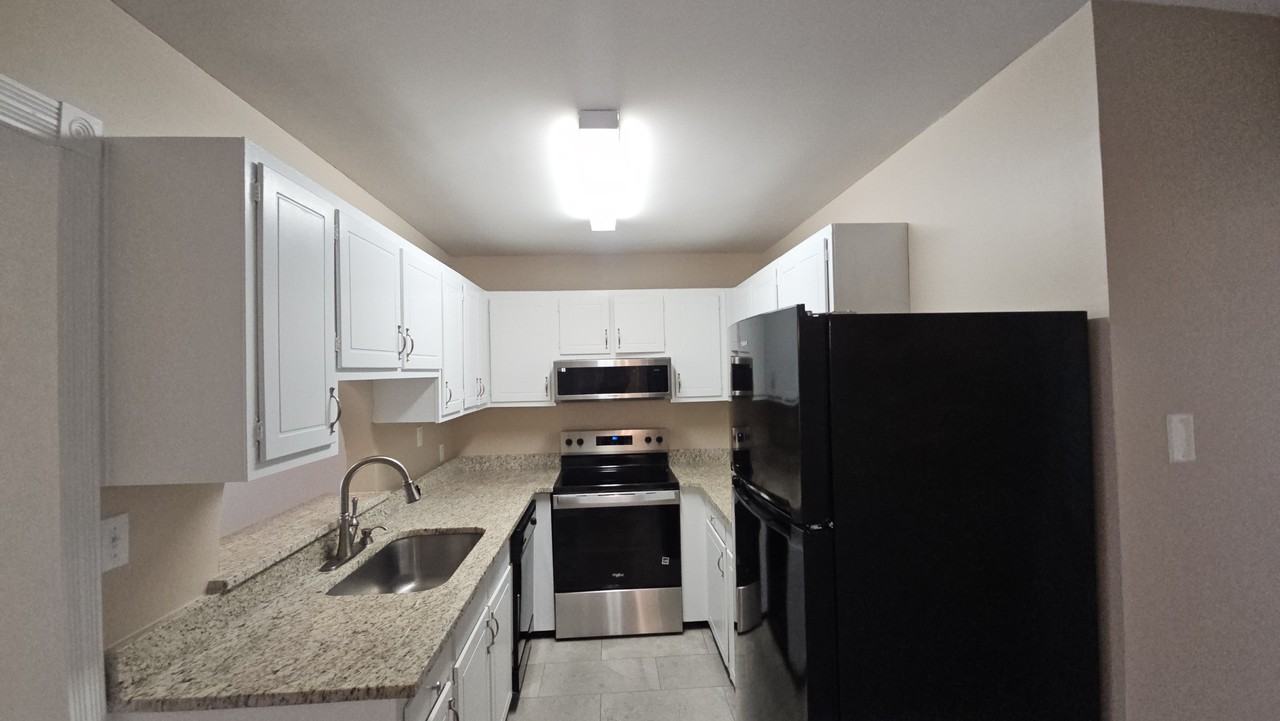 726 Eglin Pkwy Ne #5A - Photo 2 of 21