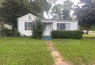 205 Pinewood Ave - Photo 1 of 1