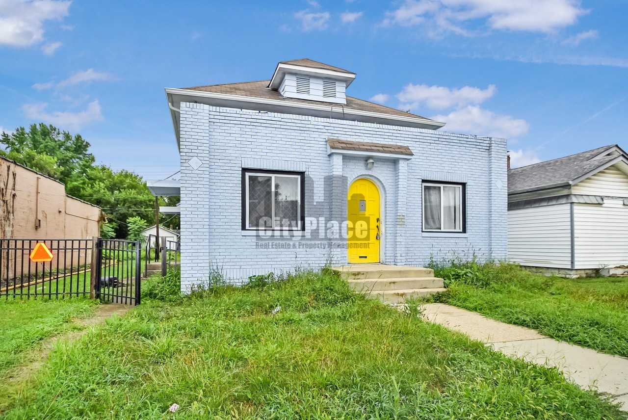 3936 E 10th St - Photo 4 of 16