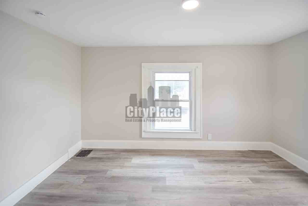 3936 E 10th St - Photo 5 of 16