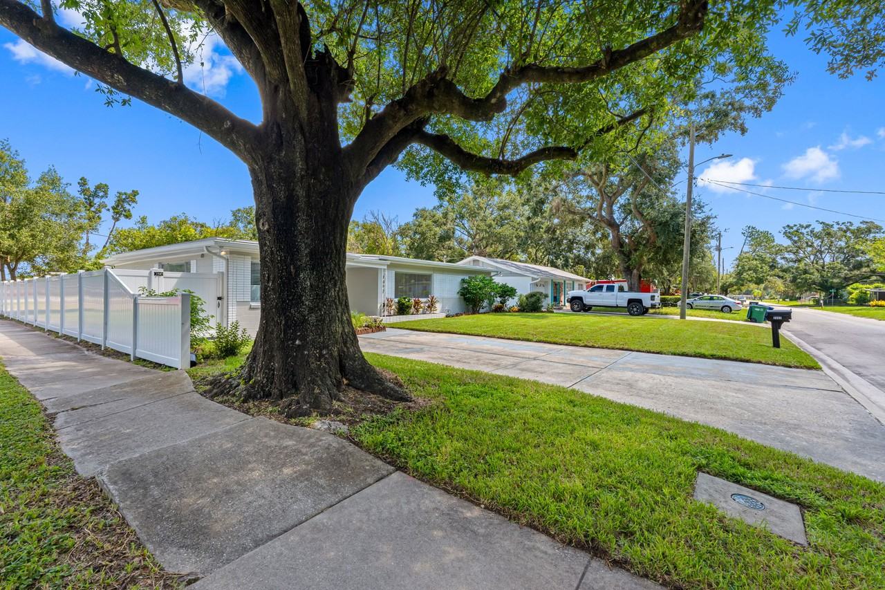 3002 E Elm St - Photo 3 of 20