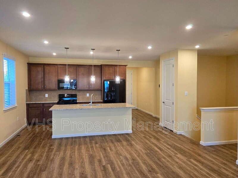 754 Round Hill Dr - Photo 2 of 35