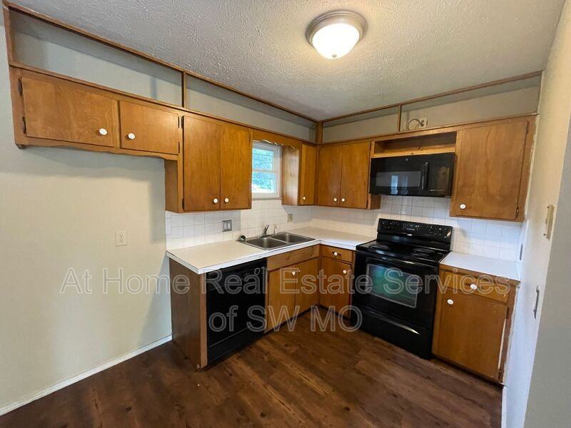 2639 W Truman St - Photo 4 of 11