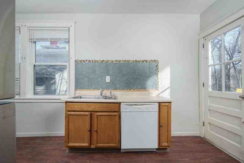 814 Lancaster St - Photo 3 of 32