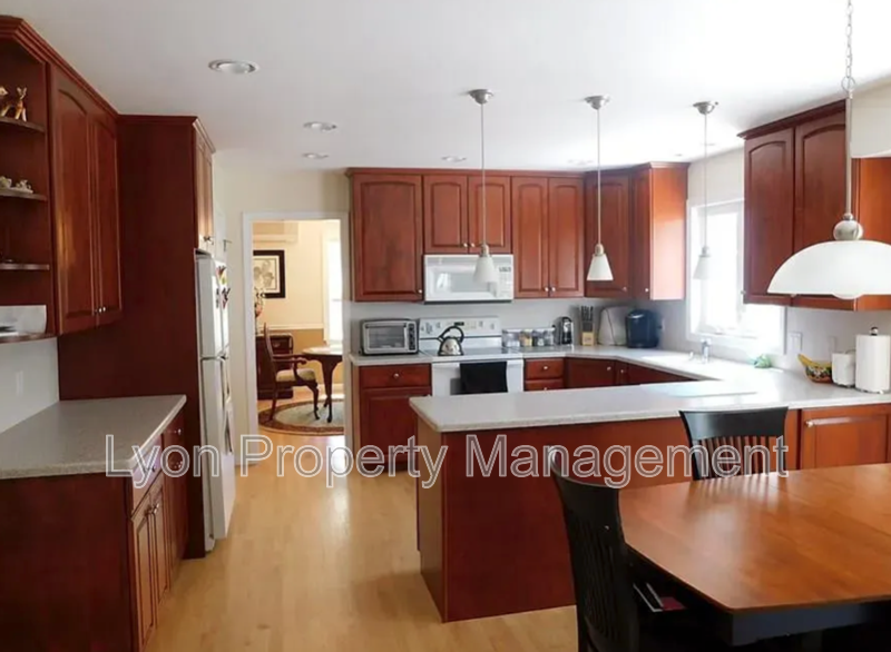 31 Lapstrake Ct - Photo 2 of 15