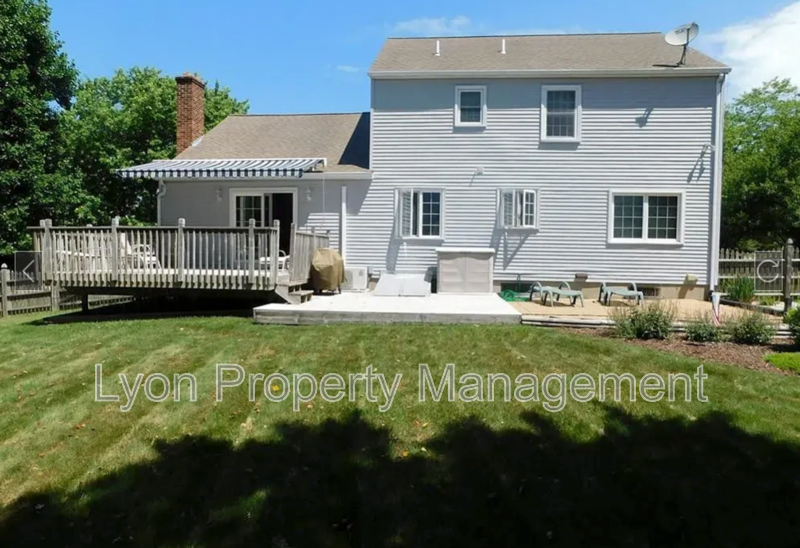 31 Lapstrake Ct - Photo 3 of 15