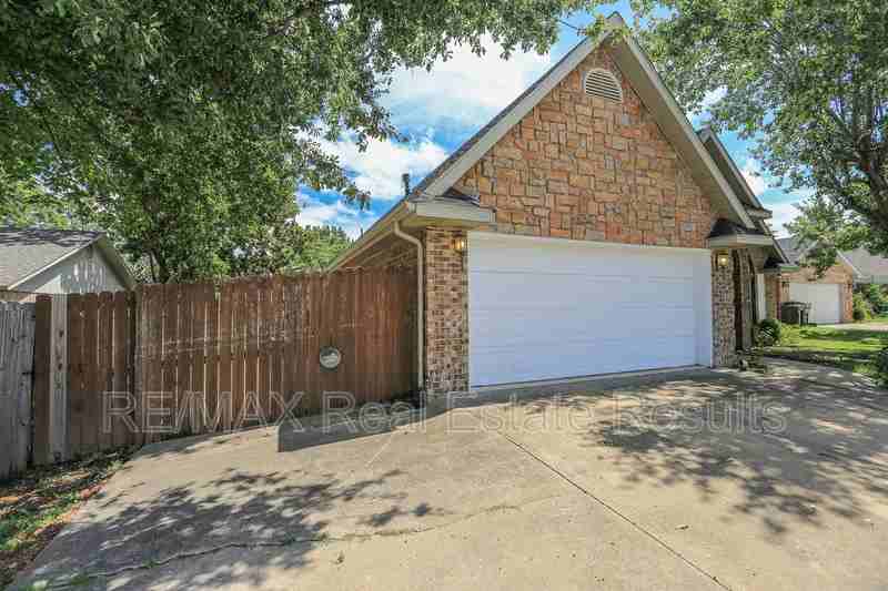 407 N 40th St - Photo 4 of 47