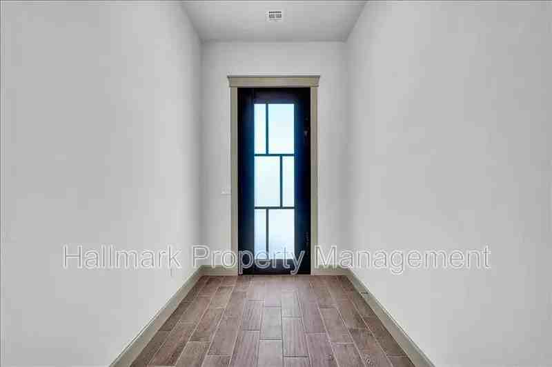 3027 Pescara Dr - Photo 2 of 17