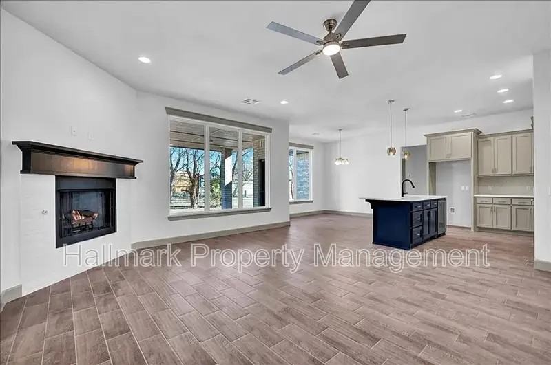 3027 Pescara Dr - Photo 3 of 17