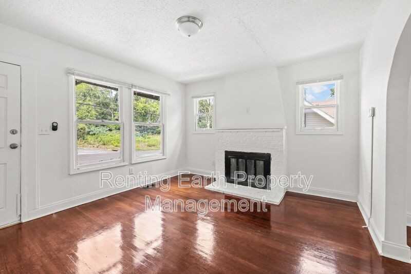 8215 Rugby Avenue - Photo 4 of 18