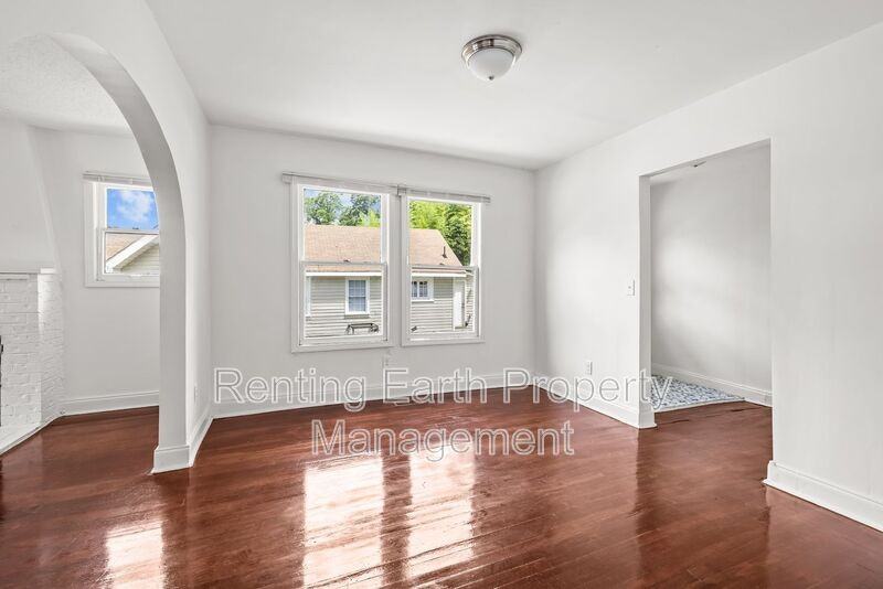 8215 Rugby Avenue - Photo 5 of 18