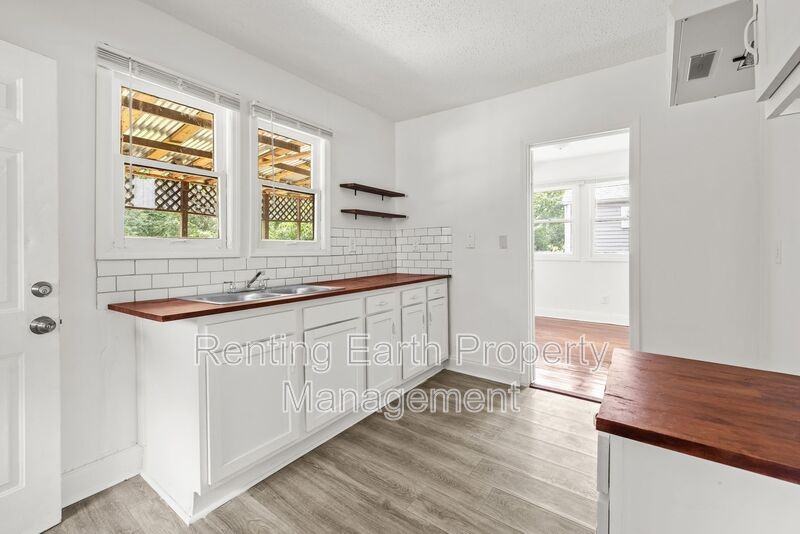 8215 Rugby Avenue - Photo 7 of 18