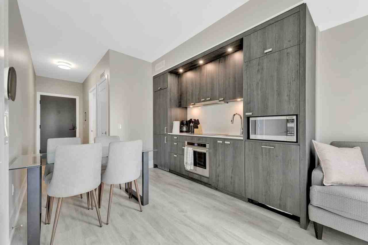 6 Spadina Ave #1050760P - Photo 2 of 14