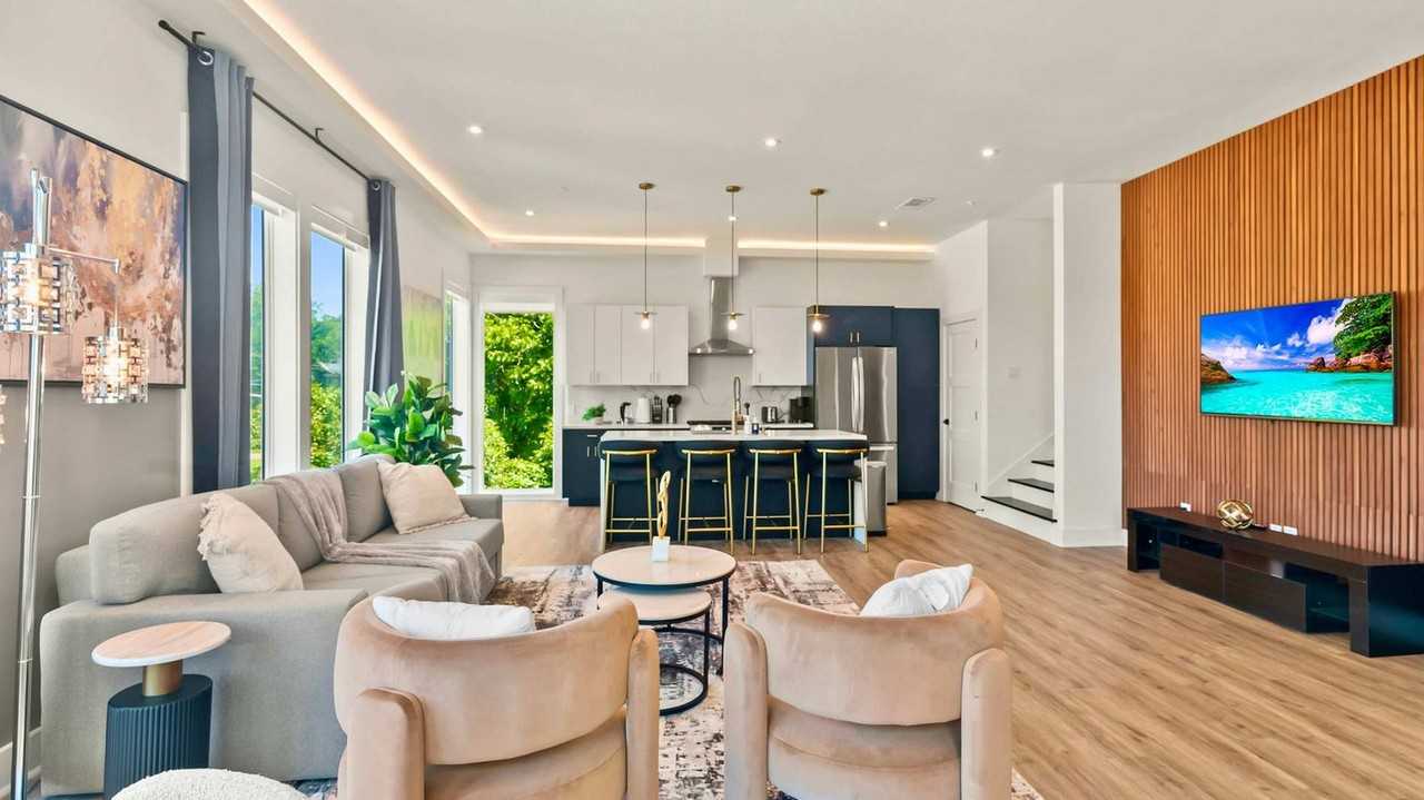 1733 N Fitzhugh Ave #1226740P - Photo 3 of 26