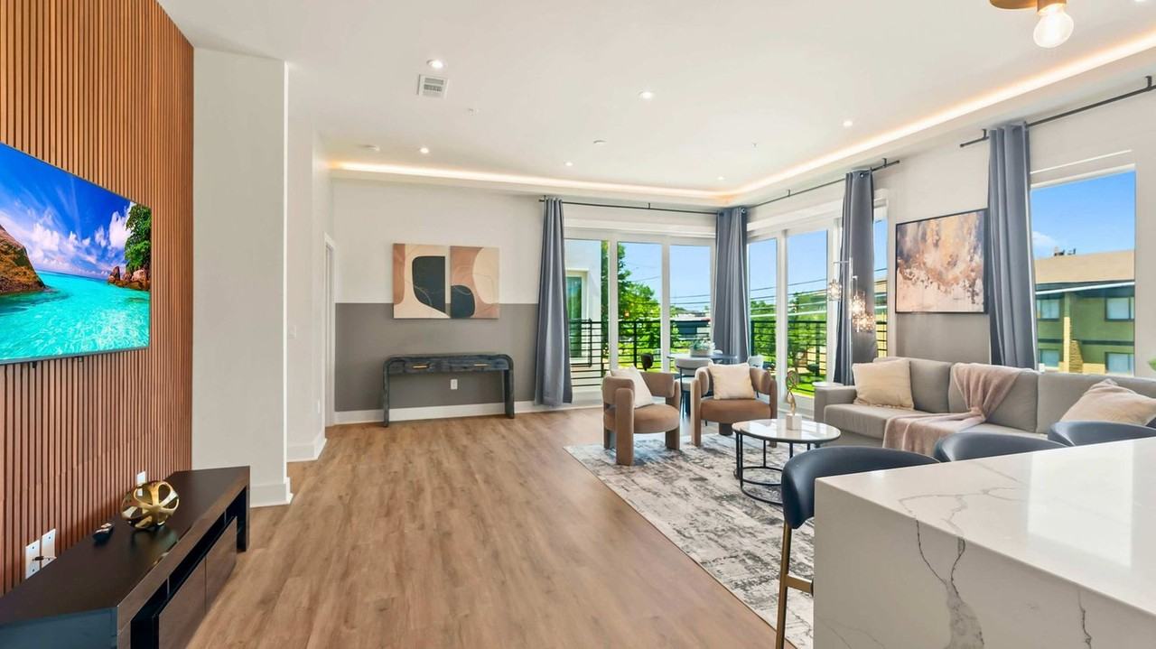 1733 N Fitzhugh Ave #1226740P - Photo 4 of 26