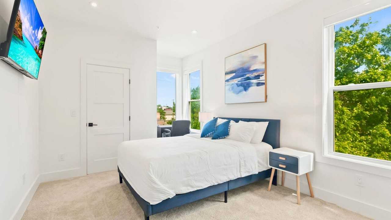 1733 N Fitzhugh Ave #1226740P - Photo 6 of 26