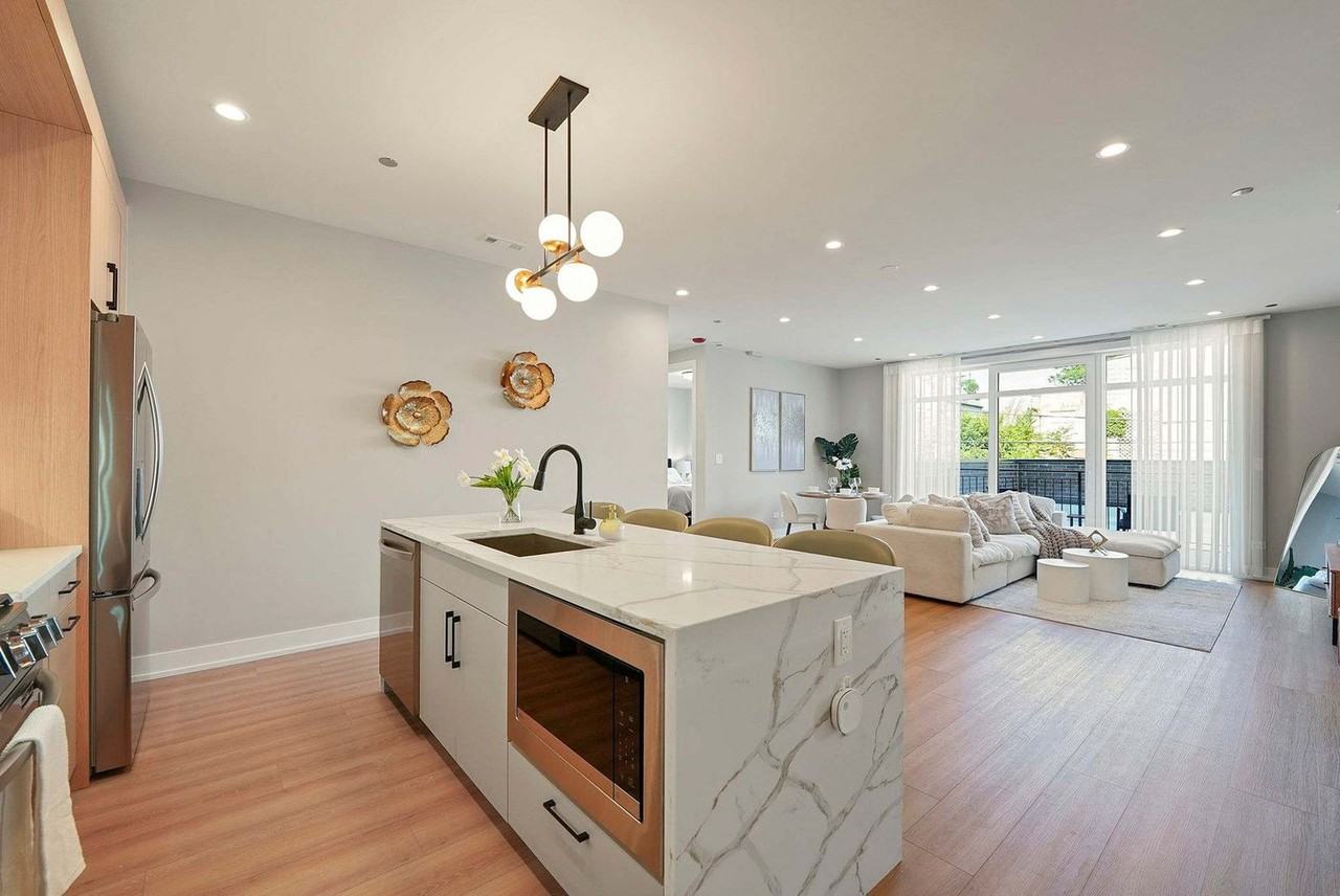 2344 W Polk St #1359789P - Photo 3 of 38