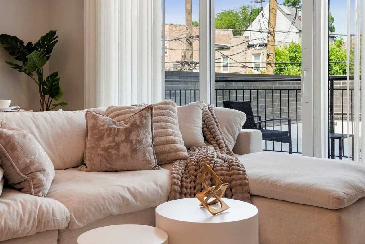 2344 W Polk St #1359789P - Photo 5 of 38