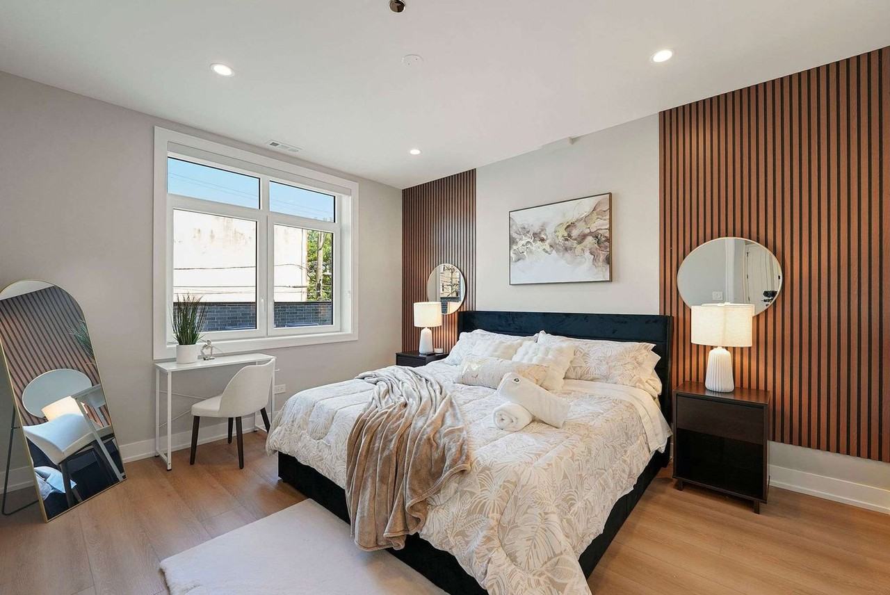 2344 W Polk St #1359789P - Photo 7 of 38