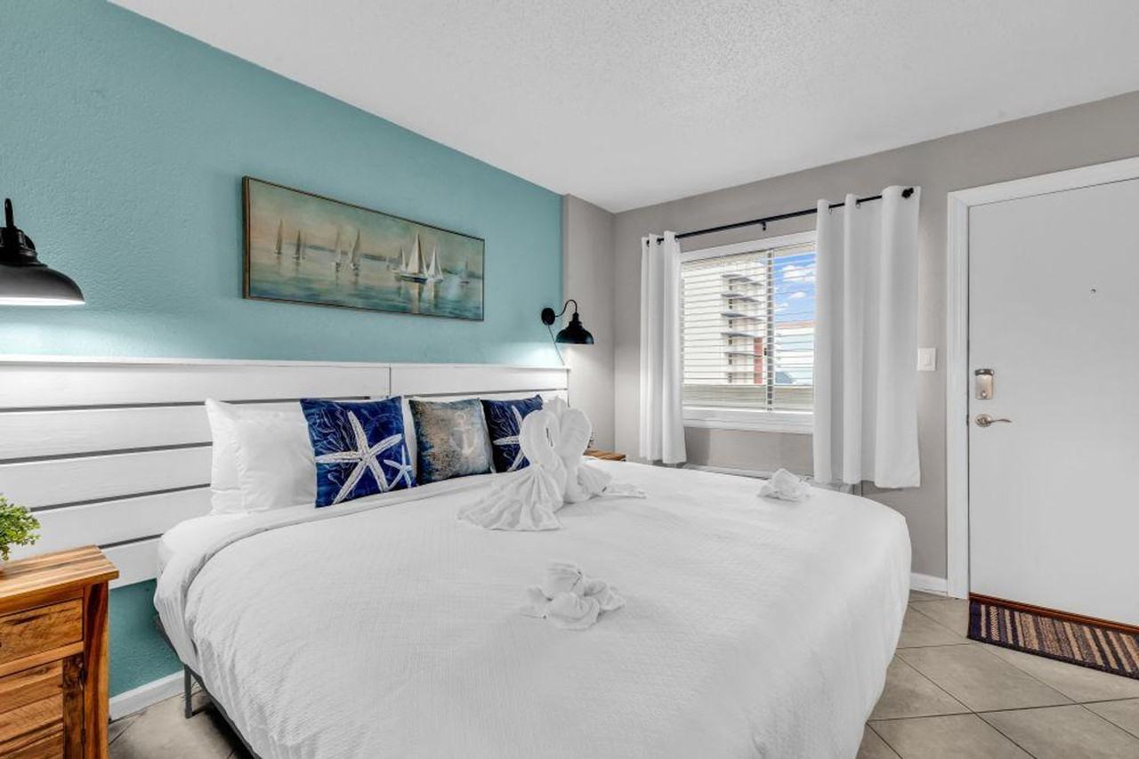 2001 South Ocean Boulevard - Photo 4 of 30