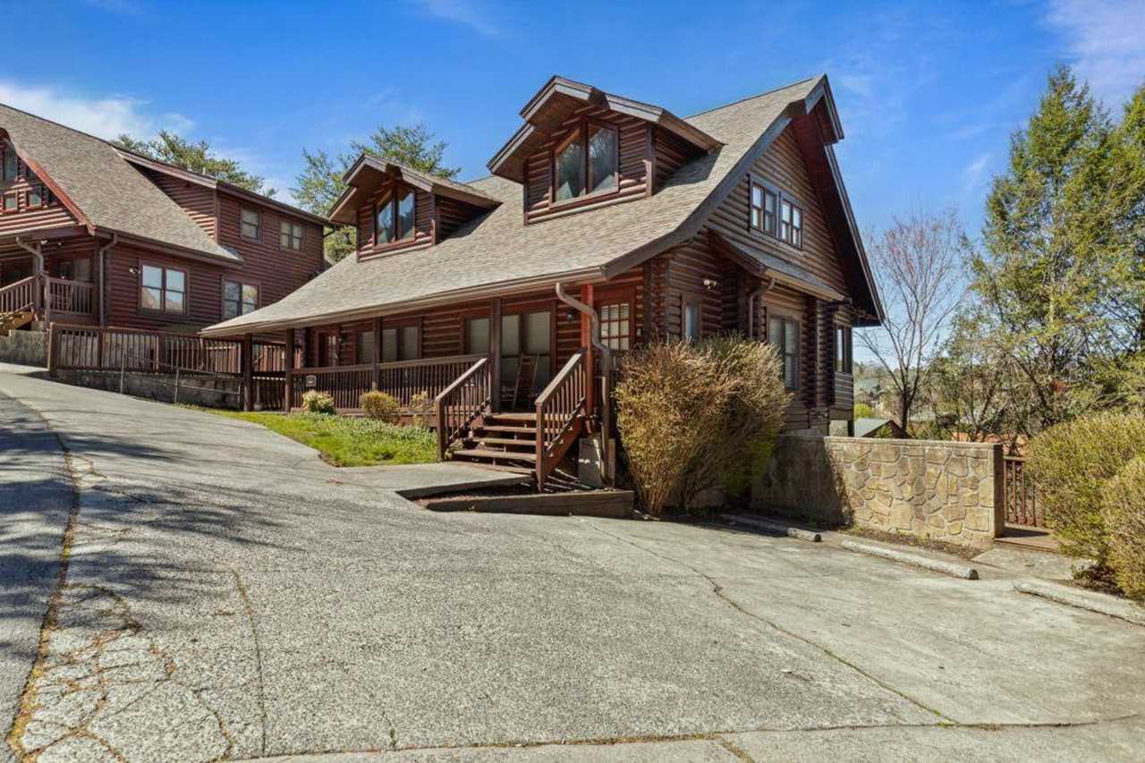 741 Golf View Boulevard - Photo 4 of 50