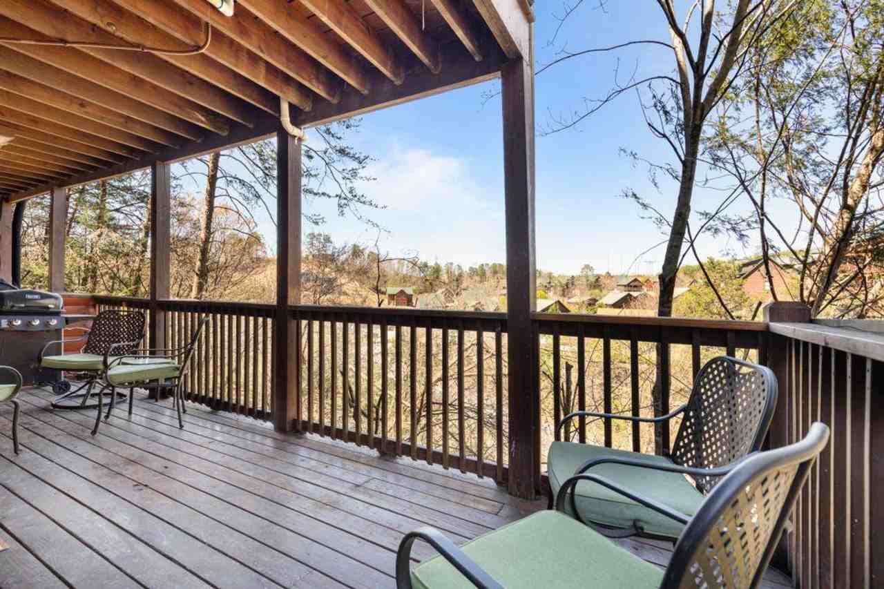 741 Golf View Boulevard - Photo 5 of 50