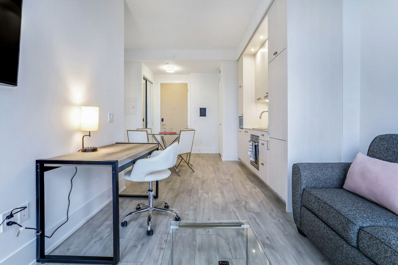 470 Front St W #1286443P - Photo 3 of 17