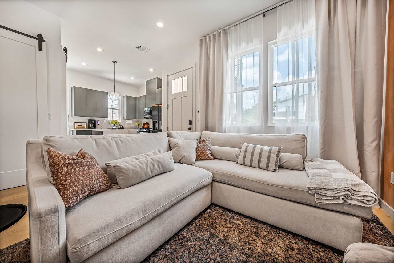 1601 Saint Albans Blvd #1292405P - Photo 3 of 43