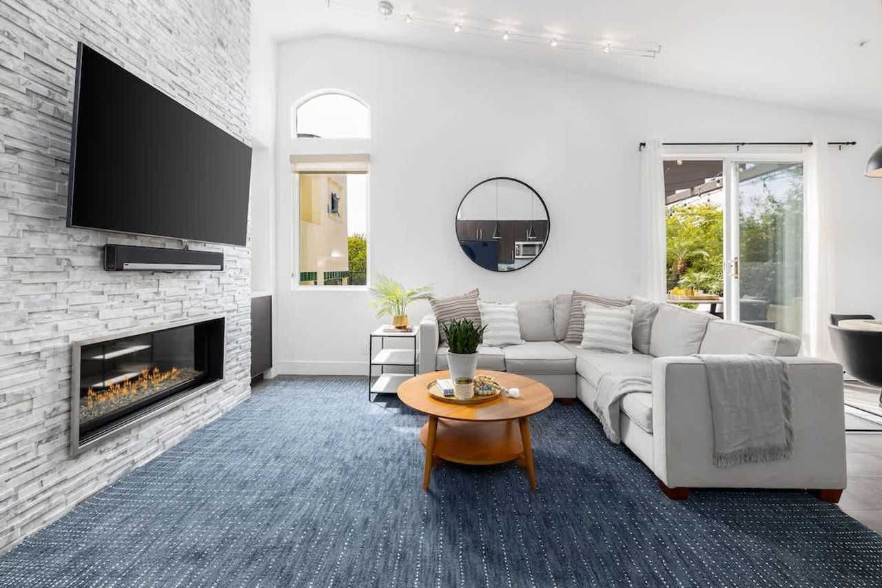 818 Sunset Dr #1292580P - Photo 2 of 30