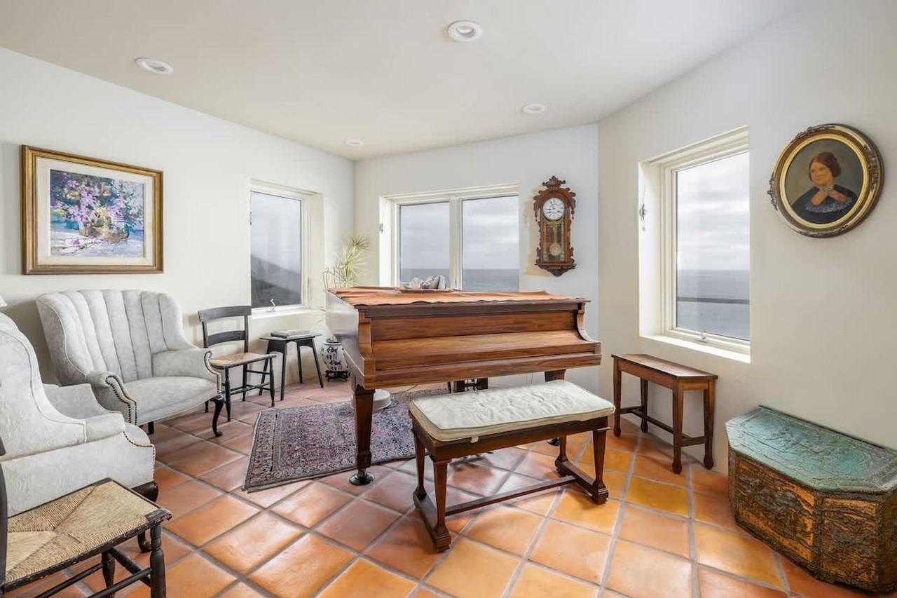 1941 South Pacific Street #1292586P - Photo 3 of 28