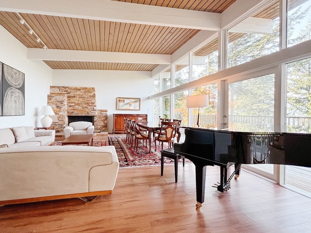 6253 Saint Georges Place - Photo 3 of 36