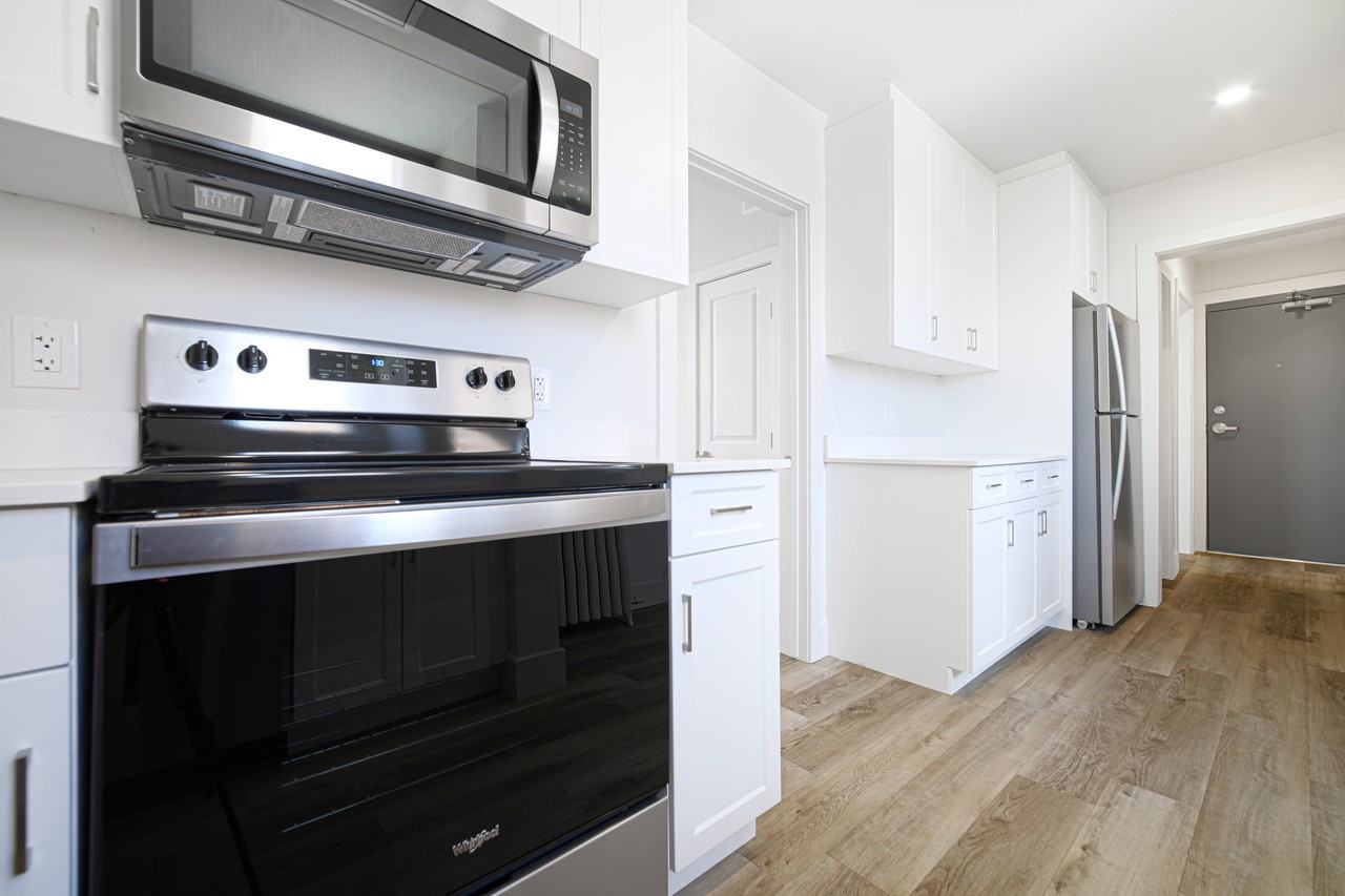 247 Young Street - Photo 5 of 18