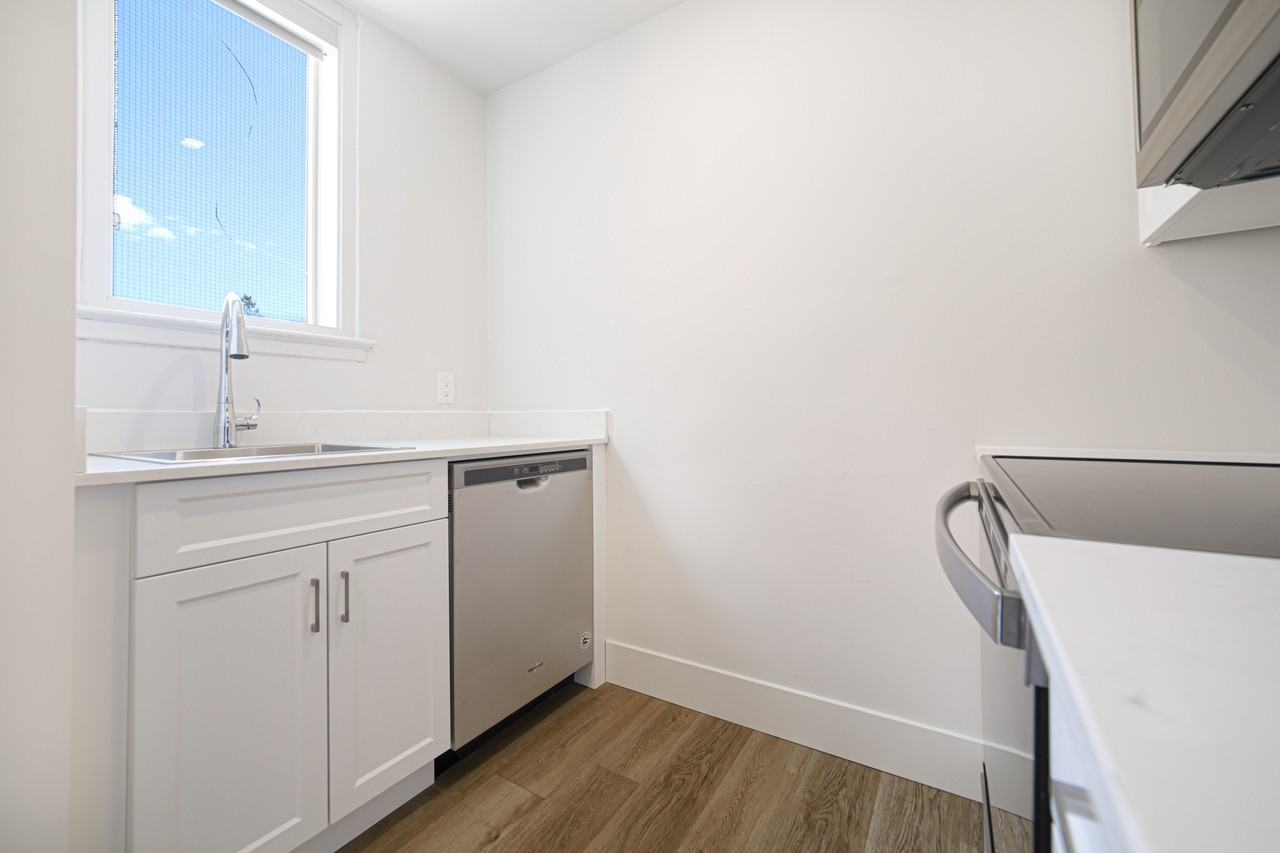 247 Young Street - Photo 6 of 18