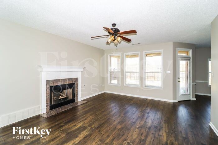 7740 Shadow Bend Ln - Photo 3 of 15