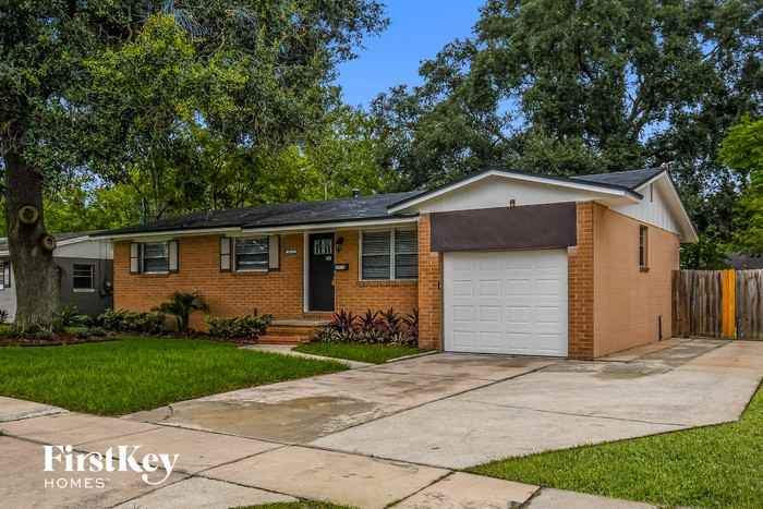 3013 Skipper Ln - Photo 2 of 15