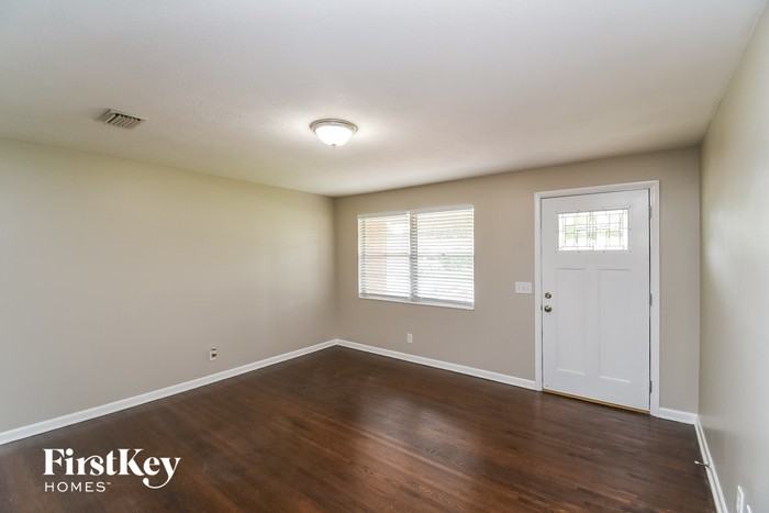 3013 Skipper Ln - Photo 3 of 15