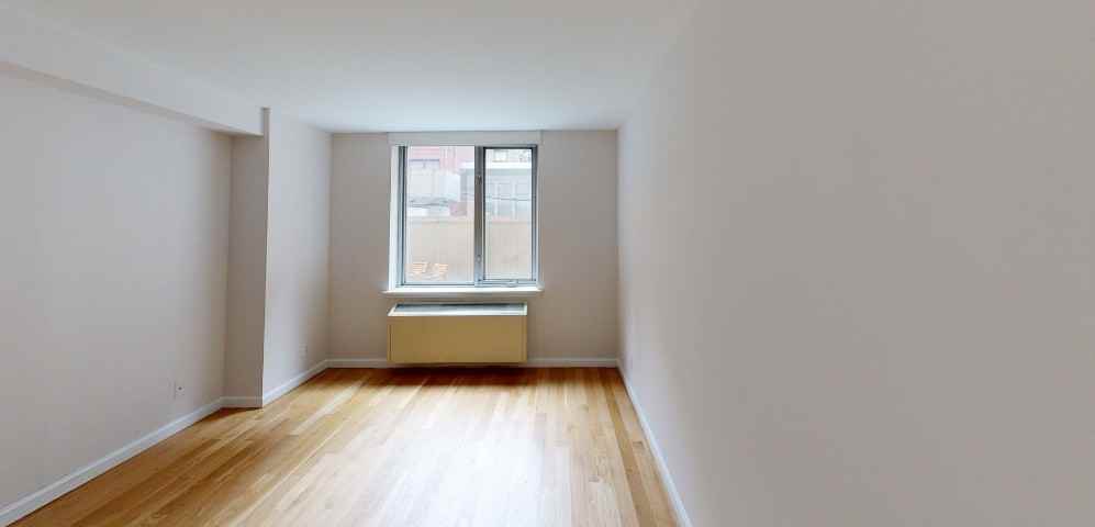 W 24th St #7L - Photo 2 of 5