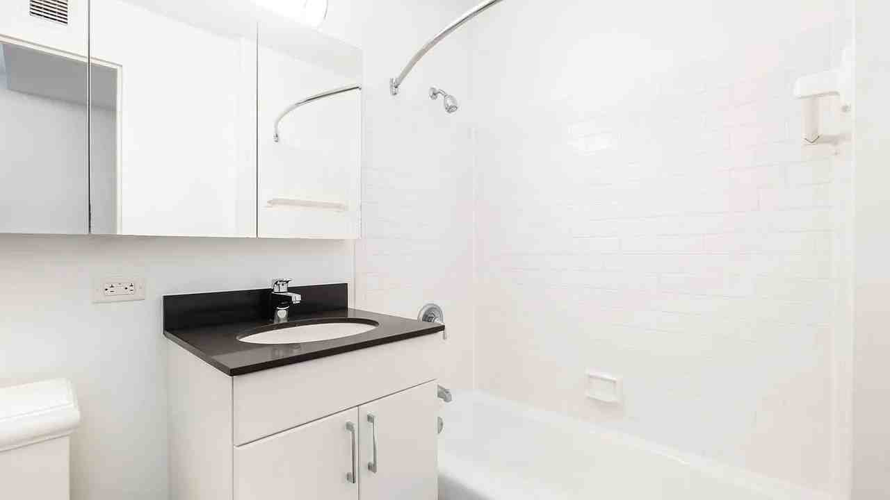 W 54th St #403 - Photo 5 of 7