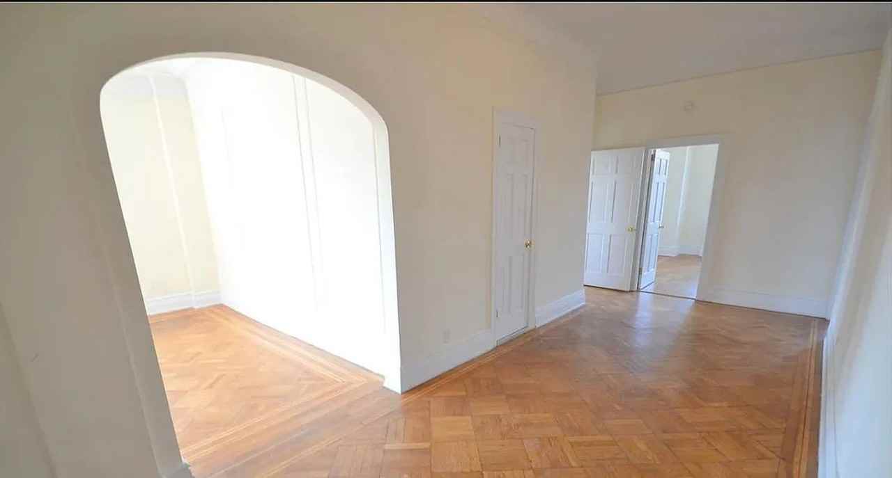 W 98th St #11A - Photo 4 of 5