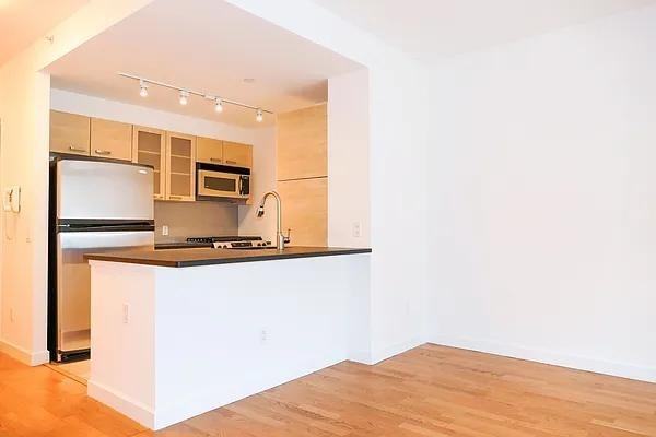 Leonard St #205 - Photo 3 of 20