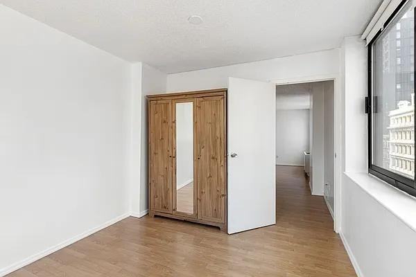 Broadway #8F - Photo 4 of 20